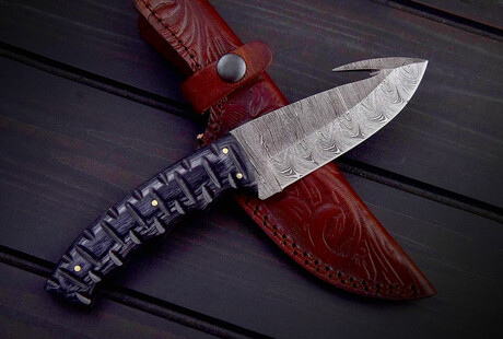 Robust Hunting Knives