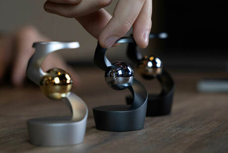 Kinetic Desk Toys for Calmness