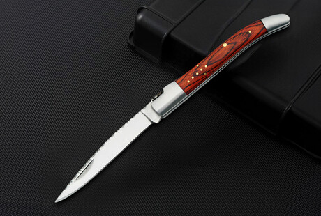 Sleek Folding Knives