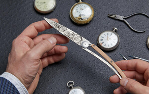 EXTRAORDINARY TATTOOED KNIVES